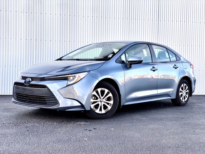 USED 2023 Toyota Corolla Hybrid LE Hybrid LE CVT AWD Calgary AB T2G 4P2