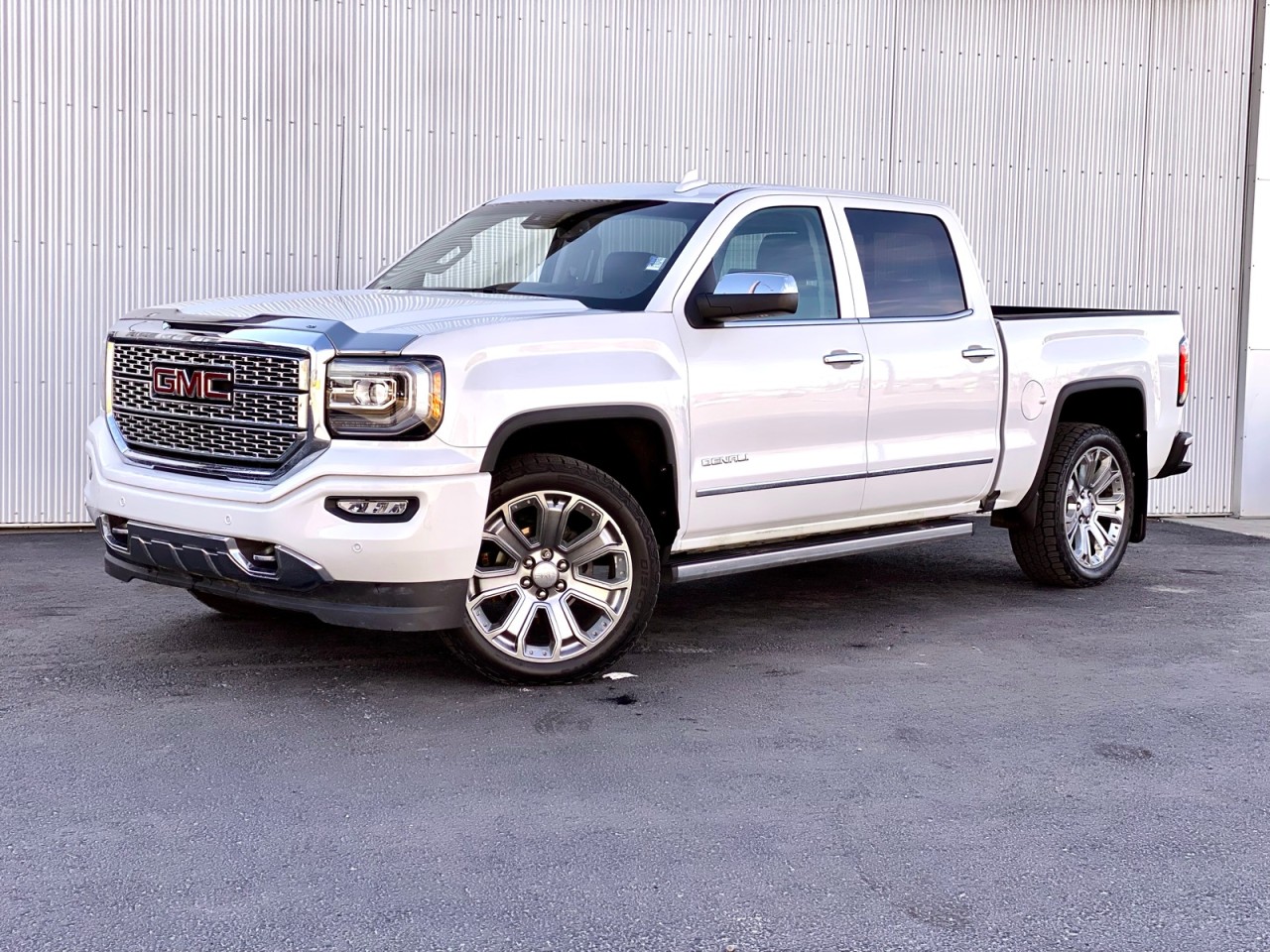 USED 2018 GMC Sierra 1500 Denali 4WD Crew Cab Standard Box Denali Calgary AB T2G 4P2