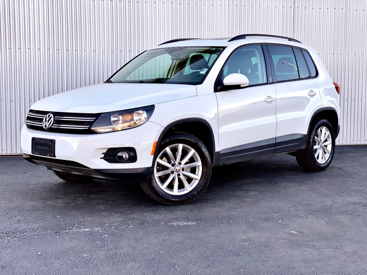 USED 2017 Volkswagen Tiguan Wolfsburg Edition 4MOTION 4dr Wolfsburg Edition Calgary AB T2G 4P2