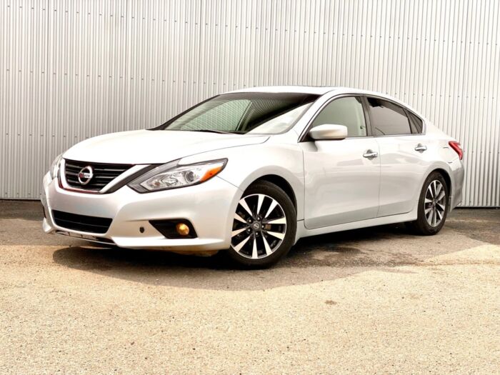 USED 2017 Nissan Altima 2.5 SV I4 CVT 2.5 SV / SUNROOF  / BACKUP CAM  /  LANE ASSSIST Calgary AB T2G 4P2