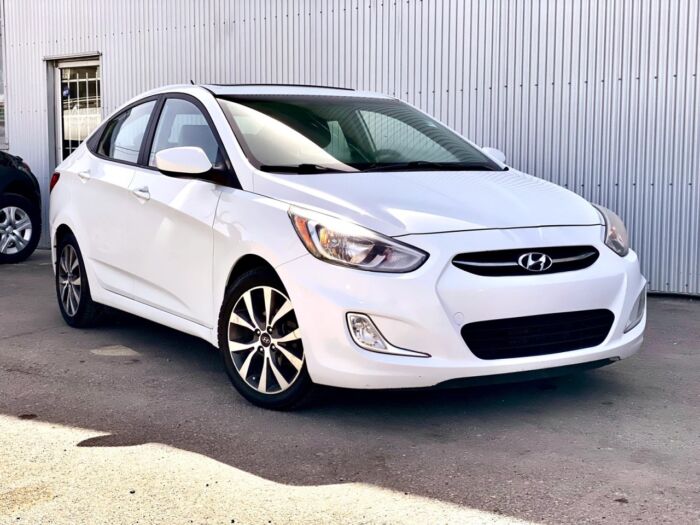 USED 2016 Hyundai Accent SE SE / SUNROOF / HEATED SEATS / BLUETOOTH Calgary AB T2G 4P2