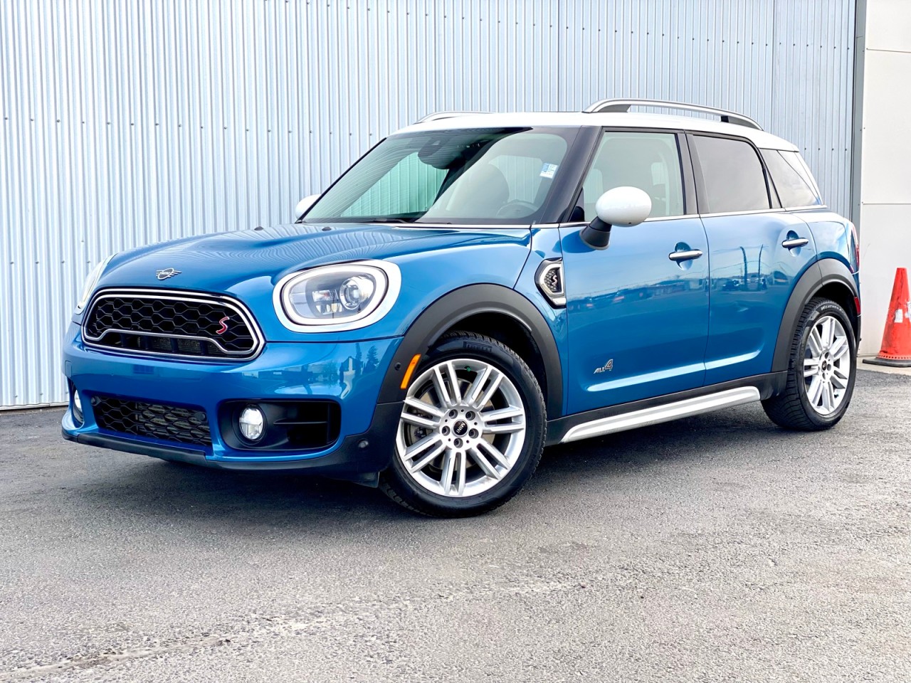 USED 2019 MINI Countryman Cooper S Cooper S ALL4 w/ BACKUP CAMERA / LEATHER / SUNROOF Calgary AB T2G 4P2