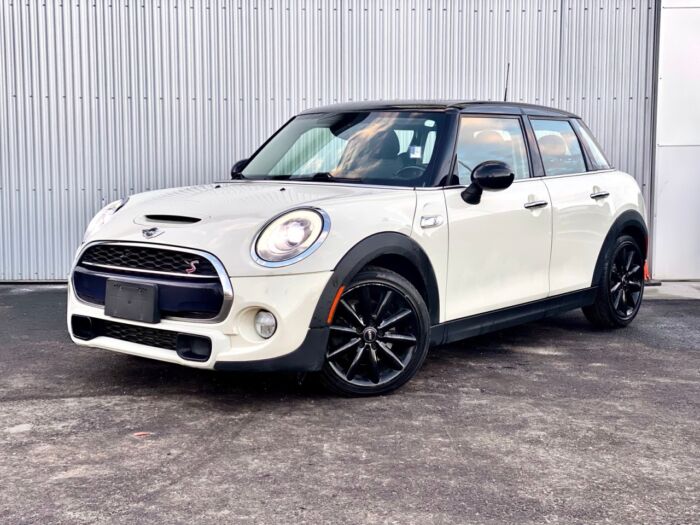 USED 2015 MINI Cooper Hardtop / LEATHER / SUNROOF   Calgary AB T2G 4P2