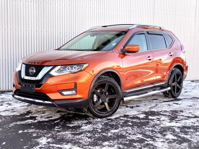 USED 2018 Nissan Rogue SL AWD SL / LEATHER / PAN SUNROOF  /   BACKUP CAM  / BSD Calgary AB T2G 4P2