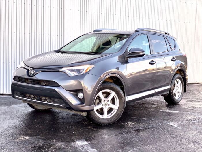 USED 2018 Toyota RAV4 Platinum Platinum AWD (GS) (US) /  LANE ASSIST / LEATHER  /  BACKUP CAMERA Calgary AB T2G 4P2