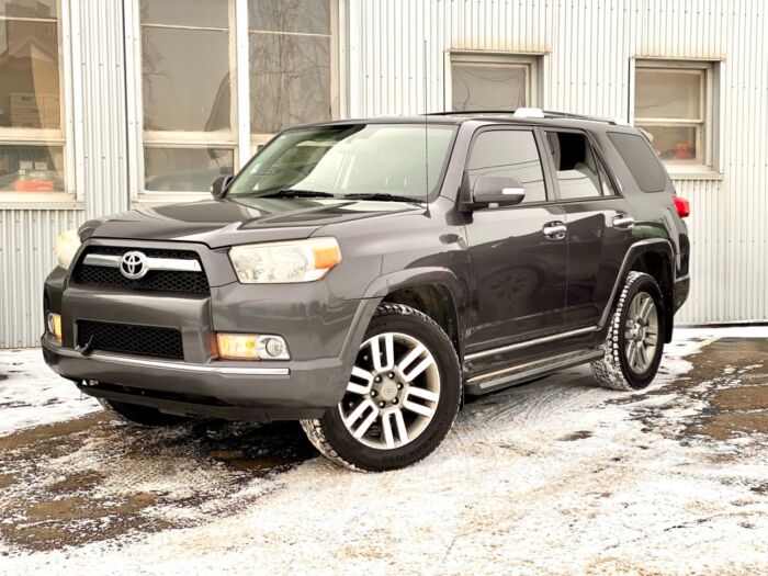 USED 2011 Toyota 4Runner SR5 4WD V6 SR5 / 7 PASS  / LEATHER / SUNROOF / BACKUP CAMERA Calgary AB T2G 4P2