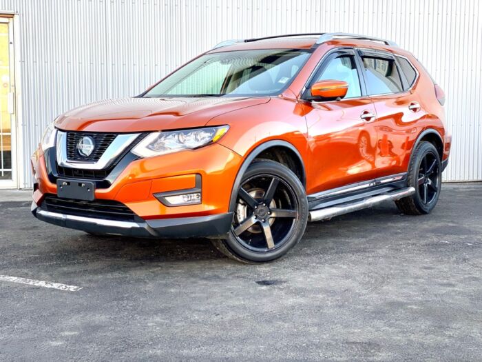 USED 2018 Nissan Rogue SL AWD SL / LEATHER / PAN SUNROOF  /   BACKUP CAM  / BSD Calgary AB T2G 4P2