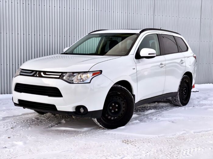 USED 2014 Mitsubishi Outlander SE 4WD 4dr SE Calgary AB T2G 4P2